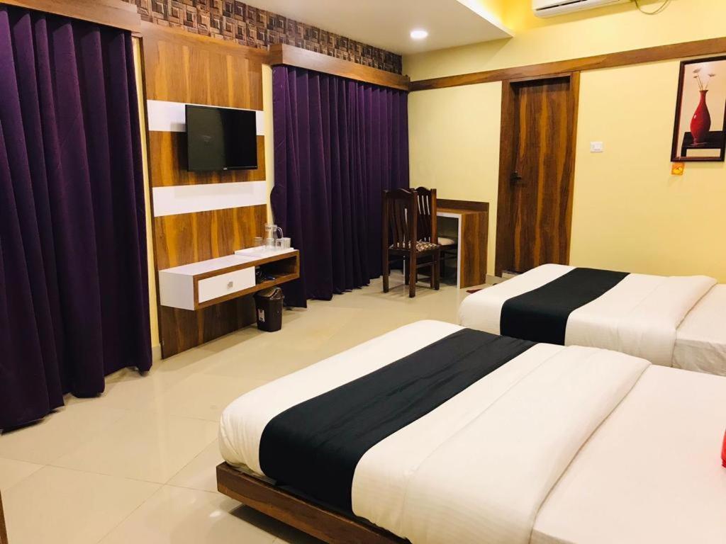 Hotel Keerthana Puttur Puttur  エクステリア 写真