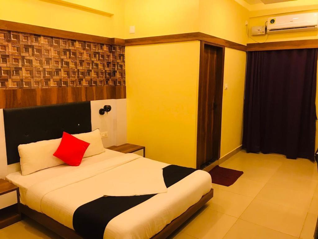 Hotel Keerthana Puttur Puttur  エクステリア 写真