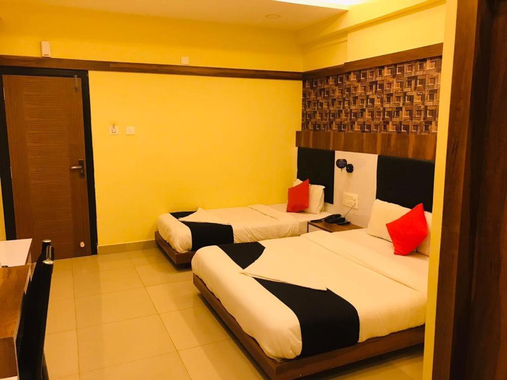 Hotel Keerthana Puttur Puttur  エクステリア 写真