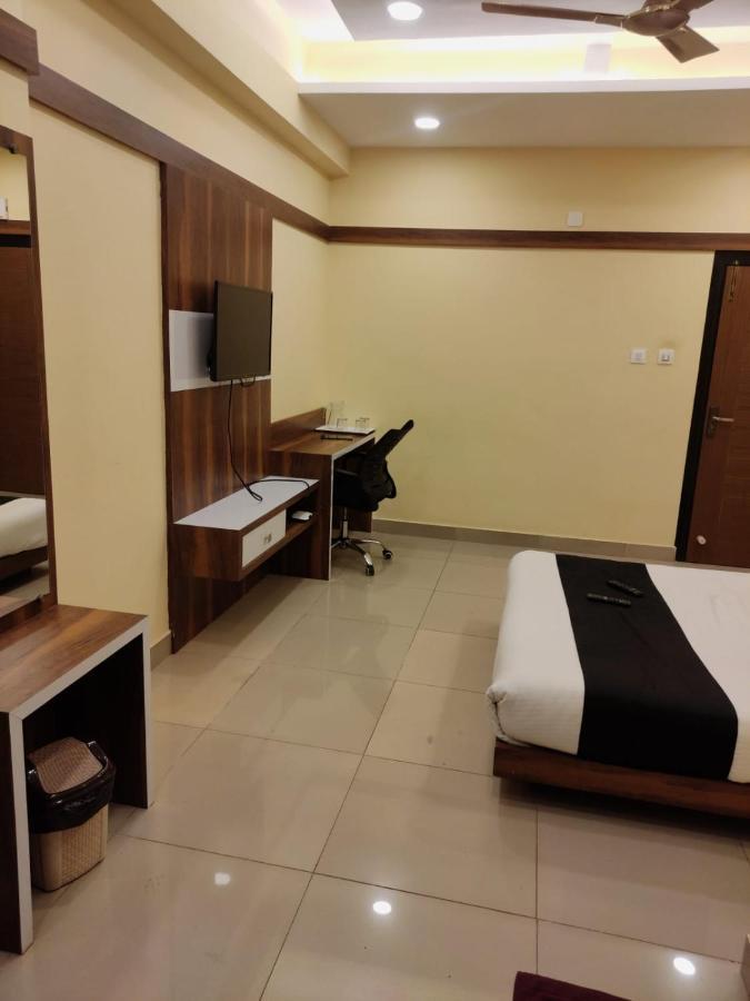 Hotel Keerthana Puttur Puttur  エクステリア 写真