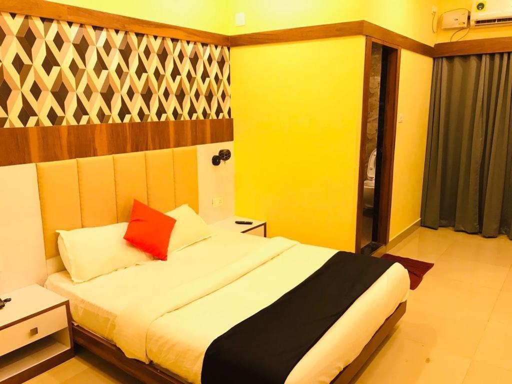 Hotel Keerthana Puttur Puttur  エクステリア 写真